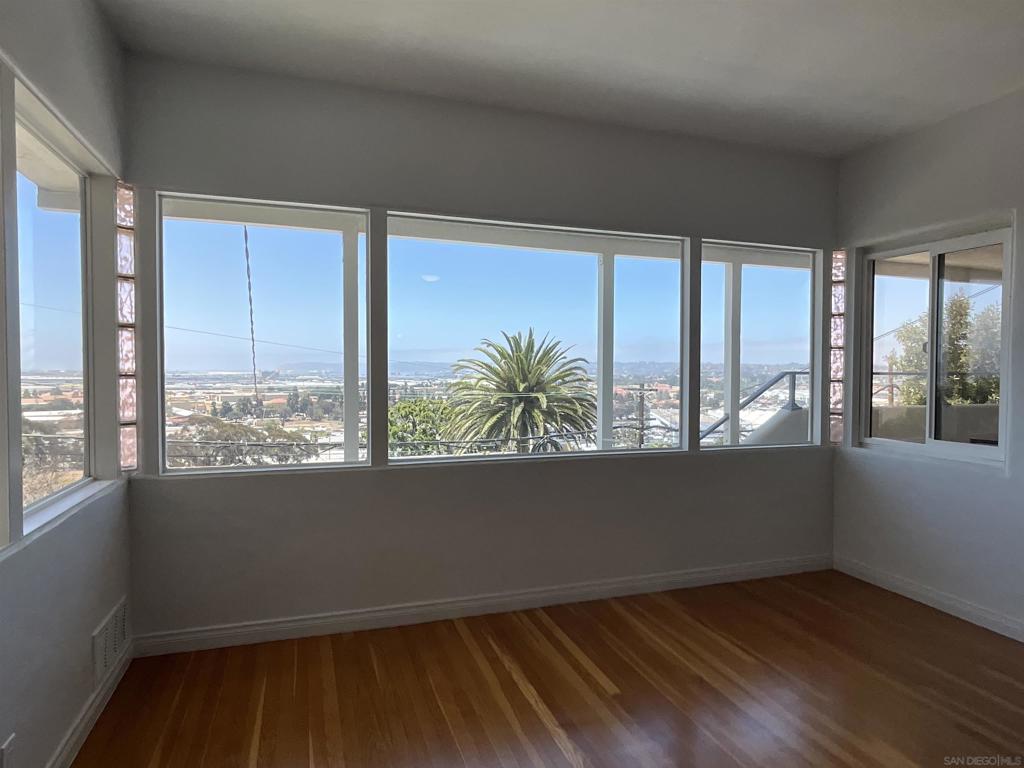 MLS #250033043SD img 5