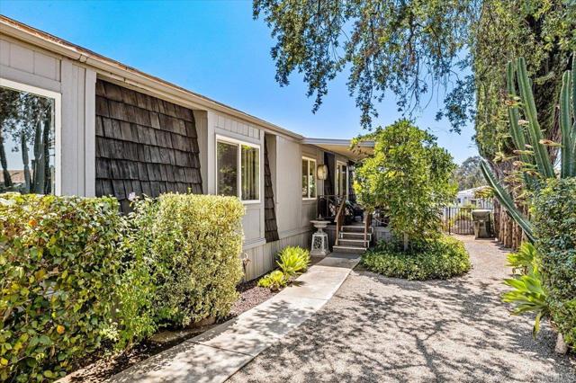 18218 Paradise Mountain Rd, Valley Center CA: https://media.crmls.org/mediaz/b976429d-caca-4aed-bc3c-62e7e71147bc.jpg