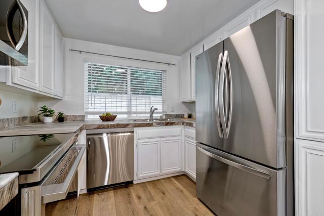 232 Cerco Rosado, San Marcos CA: https://media.crmls.org/mediaz/b976950c-c4ae-4b91-bc9e-1ee0fb7c8f73.jpg