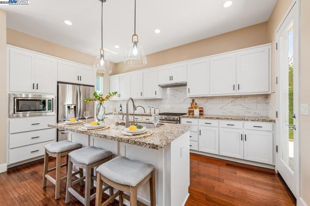 4069 Chalk Hill Way, Dublin CA: https://media.crmls.org/mediaz/b976a0f9-154c-498f-bb47-9db27ac8acfc.jpg