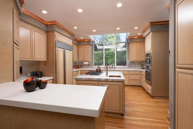 1162 Barroilhet Drive, Hillsborough CA: https://media.crmls.org/mediaz/b976b8a1-1e04-4f0b-8542-164899d5eea4.jpg