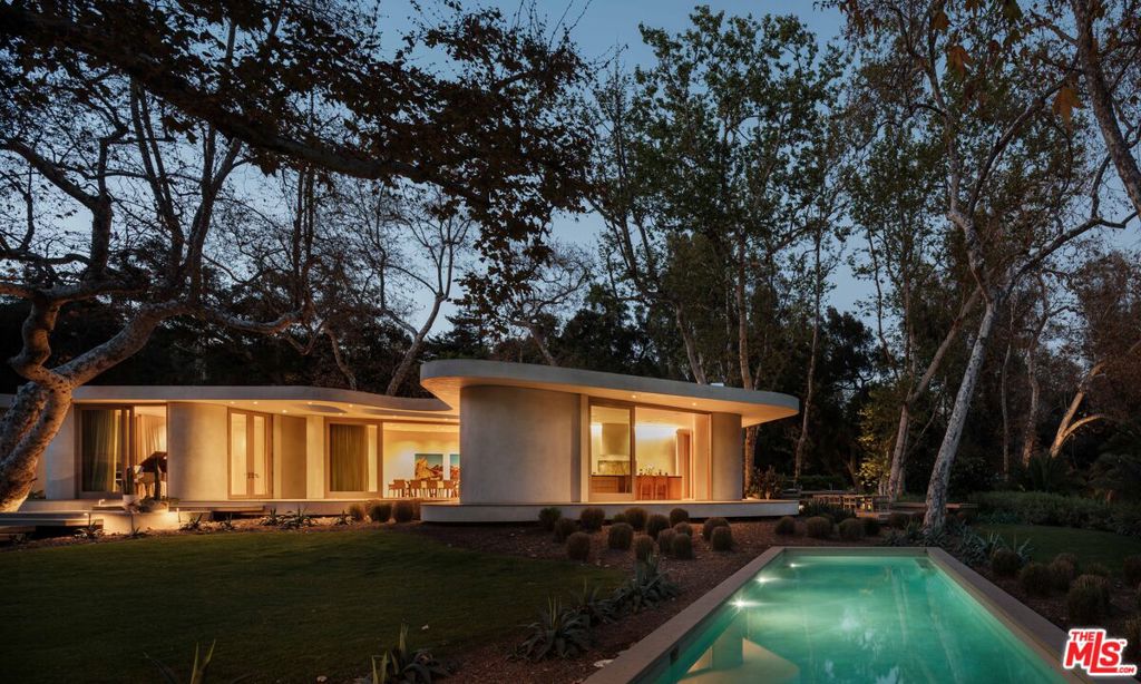 800 Brooktree Road — architectural residence