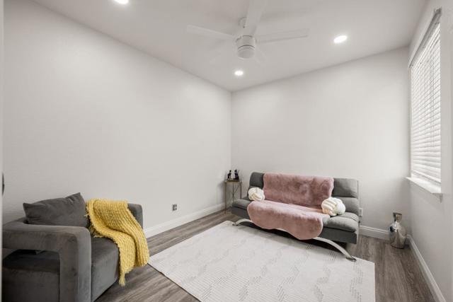 2372 Donner Pass Avenue, Sacramento CA: https://media.crmls.org/mediaz/b976e63d-7b44-4f7f-bbc2-25a85ec33dcb.jpg