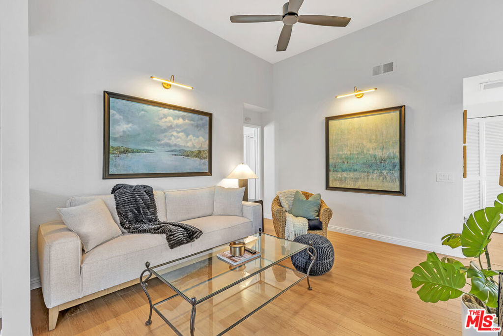 B976e92b 44a6 4ae9 Aefa Bc89a072c36f