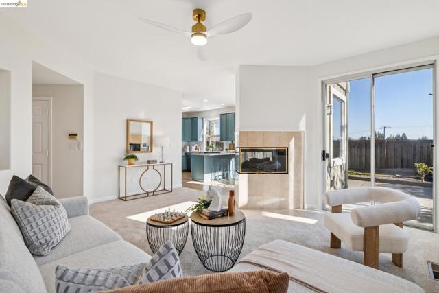 2004 Fries Ct, Martinez CA: https://media.crmls.org/mediaz/b976eb2d-6dd7-4263-b2aa-c2b35a8fcb61.jpg