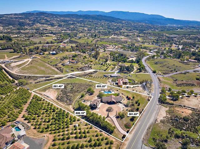 38408 Mesa Rd, Temecula CA: https://media.crmls.org/mediaz/b977107d-6bb6-4844-bfdc-f2dfed836cf0.jpg