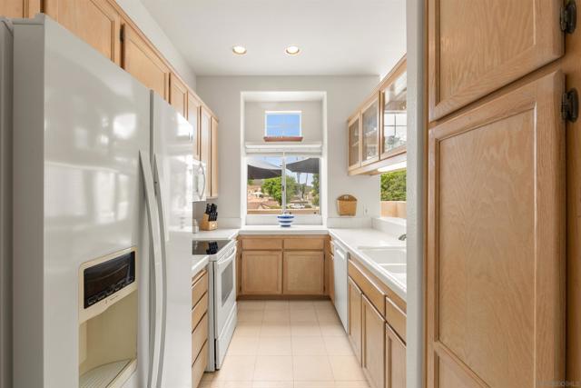 5609 Avenida De Parque, Rancho Santa Fe CA: https://media.crmls.org/mediaz/b97746af-2eca-4e4d-8979-20f20daa328d.jpg