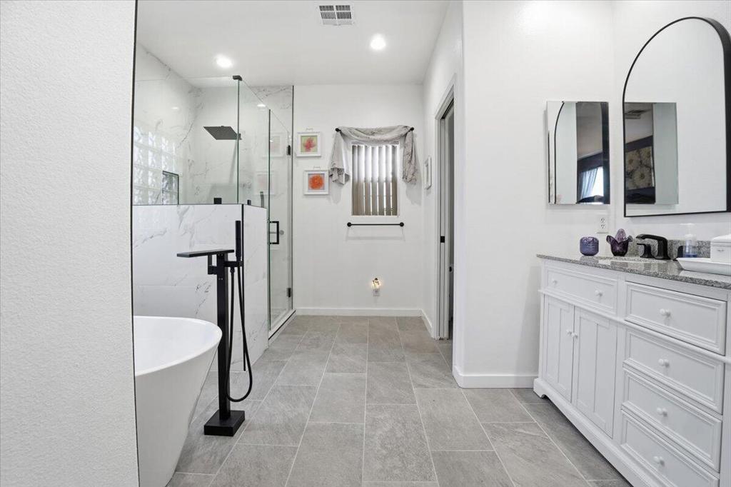 MLS #219137544DA image #1