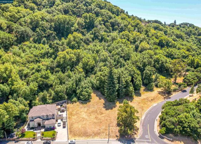 3300 Pinole Valley Rd, Pinole CA: https://media.crmls.org/mediaz/b9782110-64de-4f03-b541-858804928400.jpg