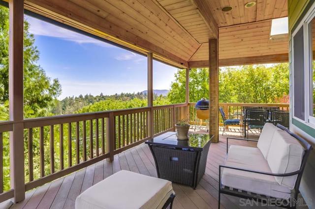753 Ridgewood Dr, Julian CA: https://media.crmls.org/mediaz/b9786bf9-0f55-4e85-ad23-0cbe96e0fd68.jpg