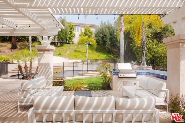 3620 Patrick Henry Place, Agoura Hills CA: https://media.crmls.org/mediaz/b978b424-b062-476e-89b8-9842f8e5f0a1.jpg