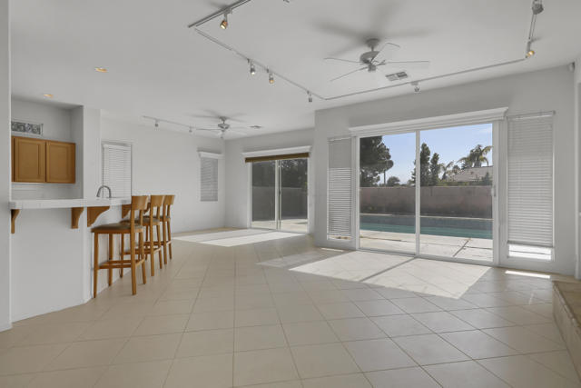 1041 E ViA San Dimas Road, Palm Springs CA: https://media.crmls.org/mediaz/b978db6f-b4f8-4202-844a-2765f7ad301d.jpg