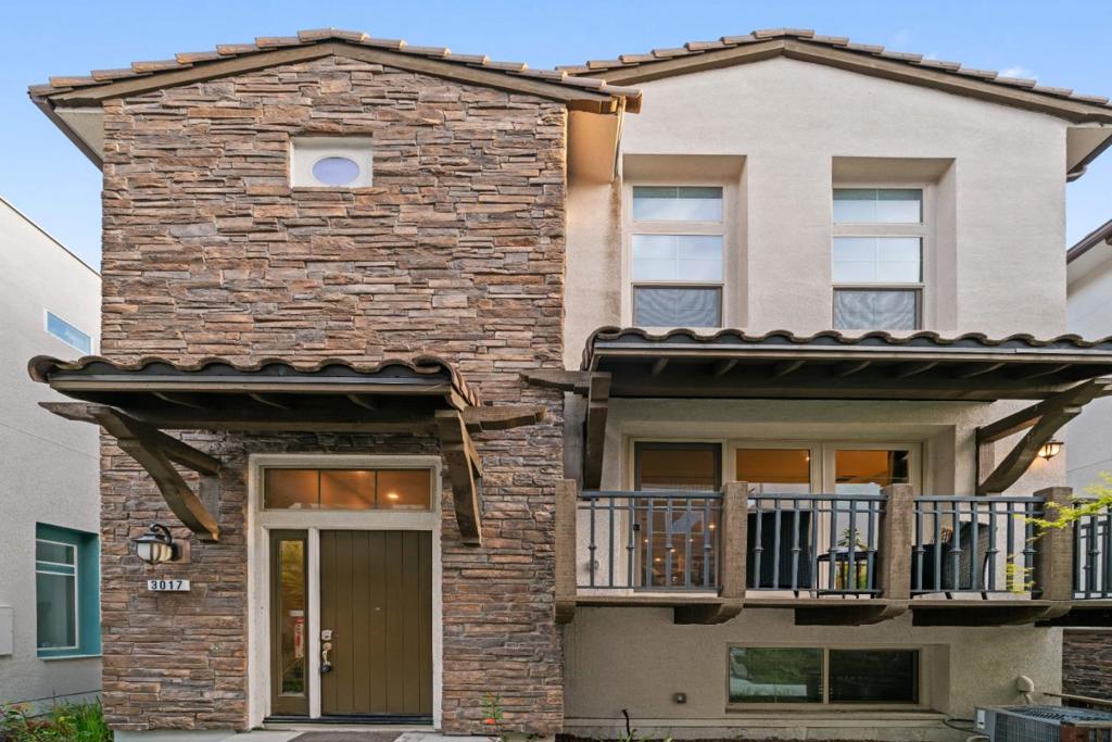 3017 Jayhawkers Place