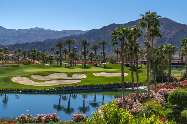 80675 Via Portofino, La Quinta CA: https://media.crmls.org/mediaz/b9790e42-8b5f-466f-b218-f4e3a52e24b5.jpg