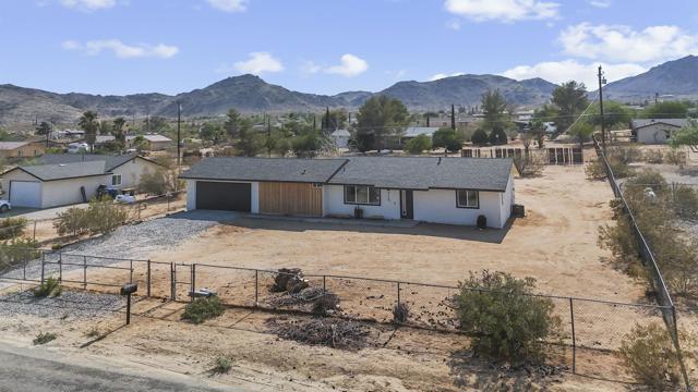 Detail Gallery Image 6 of 36 For 4758 Avenida La Mirada, Joshua Tree,  CA 92252 - 3 Beds | 2 Baths