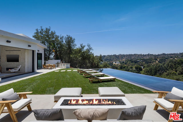 9715 Arby Drive, Beverly Hills CA: https://media.crmls.org/mediaz/b97a0ab0-68c9-47e9-8cd5-af7c4407f4bf.jpg