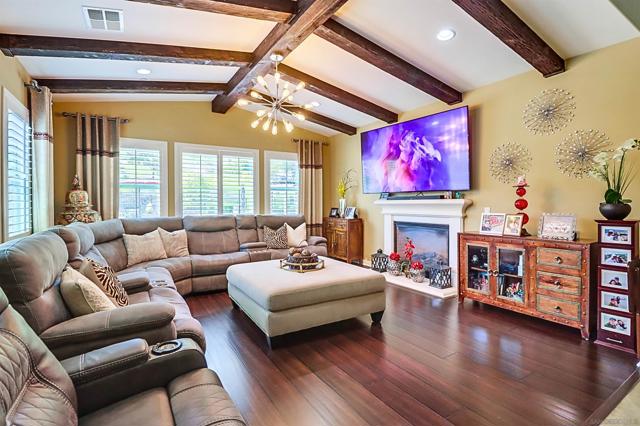 466 Agua Vista Dr, Chula Vista CA: https://media.crmls.org/mediaz/b97a13f1-e112-4443-9fe3-fce5e2786005.jpg