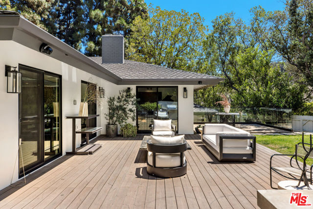 811 N Norman Place, Los Angeles CA: https://media.crmls.org/mediaz/b97a598e-1856-41d7-b90a-91a6318befb9.jpg