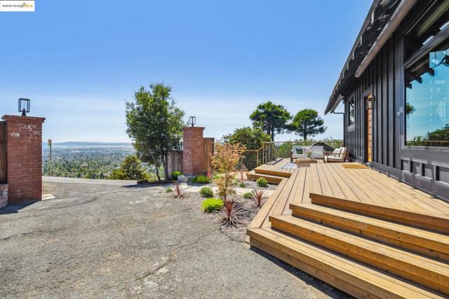 690 PANORAMIC WAY, Berkeley CA: https://media.crmls.org/mediaz/b97aa6ad-01a0-4698-b98a-2cffb0fa1473.jpg