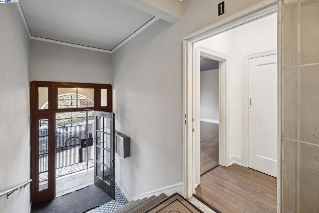 2246 23rd Ave, Oakland CA: https://media.crmls.org/mediaz/b97ac420-df33-481e-baeb-9f906cffe092.jpg