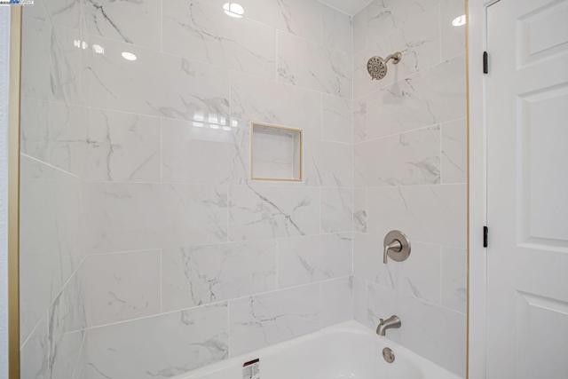 18760 Sandy Rd, Castro Valley CA: https://media.crmls.org/mediaz/b97b84cf-aaaa-486d-a5f5-cb7049b78d8c.jpg