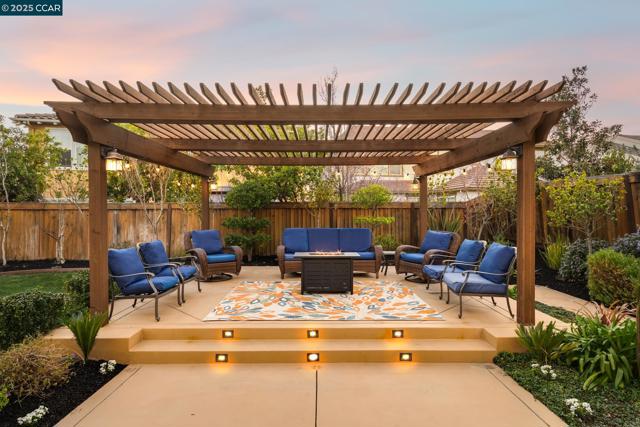 5617 Evolene St, Danville CA: https://media.crmls.org/mediaz/b97bb991-2667-48bb-89e6-8272a94db566.jpg