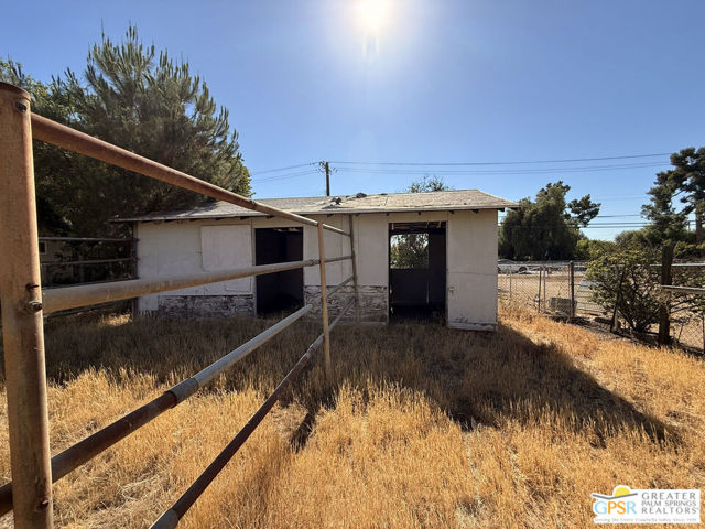 4669 California Avenue, Norco CA: https://media.crmls.org/mediaz/b97bea3c-240c-4357-94bd-201d2ce547a4.jpg