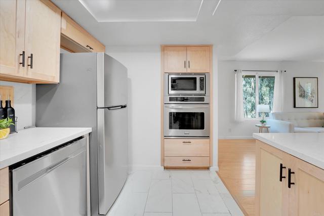 Detail Gallery Image 13 of 31 For 7077 Camino Pacheco, San Diego,  CA 92111 - 2 Beds | 2 Baths