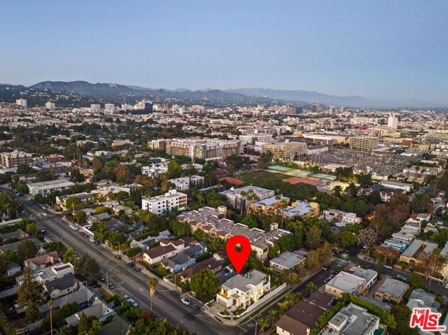 900 N Vista Street, Los Angeles CA: https://media.crmls.org/mediaz/b97c75d4-9fbb-44ca-ae1b-01569fd62b70.jpg