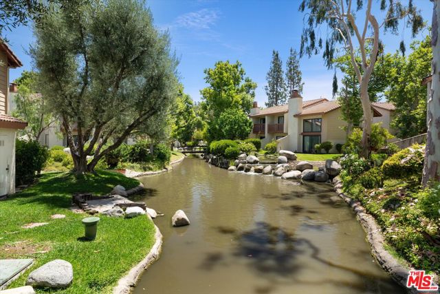 5720 Owensmouth Avenue, Woodland Hills CA: https://media.crmls.org/mediaz/b97cfc05-4327-40c8-b141-b8d30fe17d02.jpg