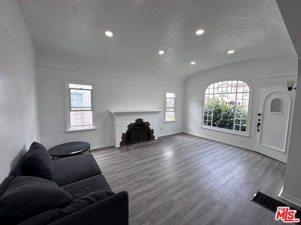 1116 W 64th Street #1116