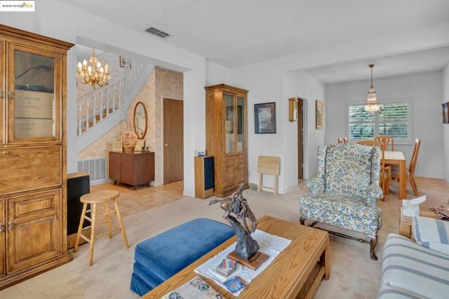 363 Limerick Way, Vacaville CA: https://media.crmls.org/mediaz/b97d40b0-68f9-405f-a9ef-9da17c609990.jpg