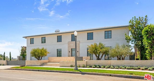 623 Alma Real Drive, Pacific Palisades CA: https://media.crmls.org/mediaz/b97d8a90-41f3-4fc2-9488-8393ea232c33.jpg