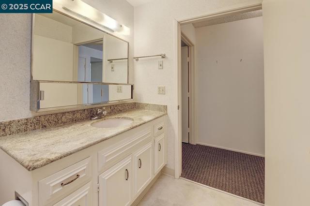 3333 Tice Creek Dr, Walnut Creek CA: https://media.crmls.org/mediaz/b97ea919-d73e-48ed-8d8f-0f878a38d25d.jpg