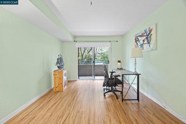 535 Pierce St, Albany CA: https://media.crmls.org/mediaz/b97f81fa-9406-4374-9ede-ede79e894291.jpg