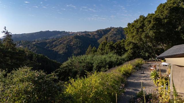 47320 Highway 1, Big Sur CA: https://media.crmls.org/mediaz/b97ff246-4d35-48a1-99a9-34defb2fa530.jpg
