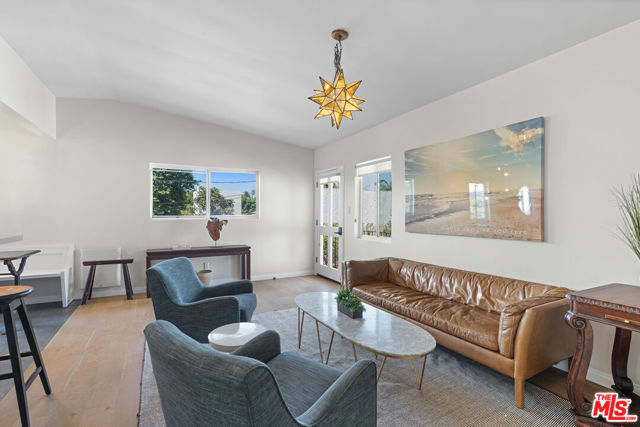 705 6th Avenue, Venice CA: https://media.crmls.org/mediaz/b9801f83-bc77-4d46-a2b7-09e010b6d28e.jpg