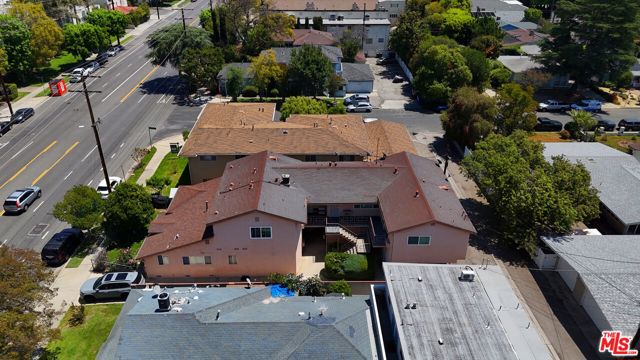 13444 Burbank Boulevard, Sherman Oaks CA: https://media.crmls.org/mediaz/b9807632-0c4c-458a-9973-12f1665fbb9e.jpg
