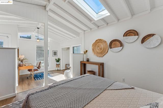 350 Henry St, Oakland CA: https://media.crmls.org/mediaz/b9807929-a69b-4bd8-8baa-6024d2bc3fb8.jpg