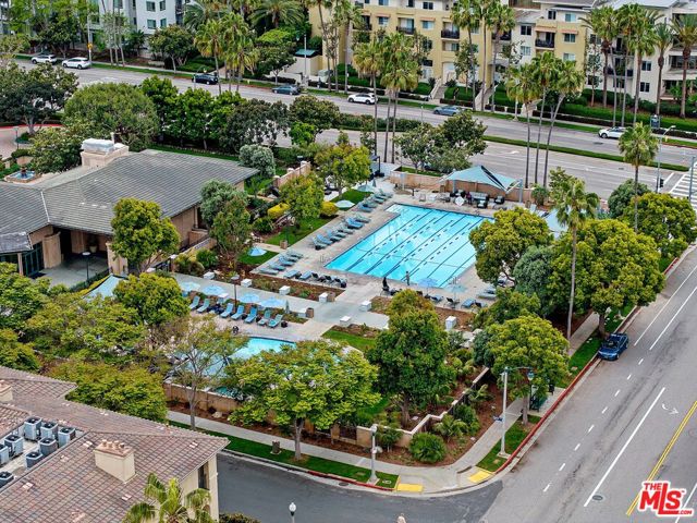 12923 Bluff Creek Drive, Los Angeles CA: https://media.crmls.org/mediaz/b980e9f6-babb-4bf0-8f5f-a77c8f6aac03.jpg