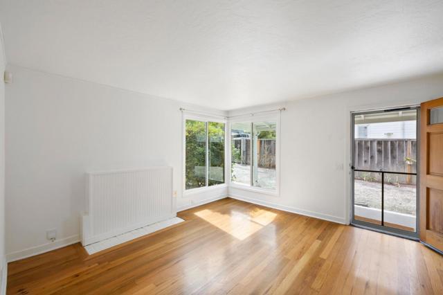 2160 Oakley Avenue, Menlo Park CA: https://media.crmls.org/mediaz/b9814438-0295-412a-ac3d-9265641ba668.jpg