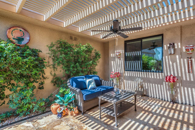 84 La Ronda Drive, Rancho Mirage CA: https://media.crmls.org/mediaz/b9816eb5-3ea5-445c-9e7b-64808741fcf3.jpg