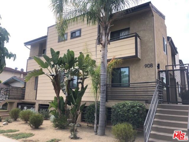 910 E Harvard Street, Glendale CA: https://media.crmls.org/mediaz/b981d529-b5c0-421c-8dfb-f2251de6ab7a.jpg