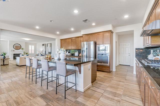 4005 Sarasta Bay Dr, Pittsburg CA: https://media.crmls.org/mediaz/b9824a9e-01af-49f6-aa5e-36f4e9ba6c43.jpg