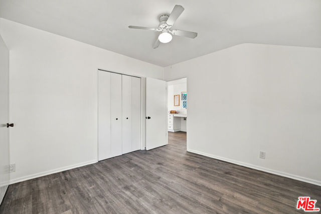 13960 Leadwell Street photo 17