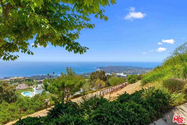 27450 Calicut Road, Malibu CA: https://media.crmls.org/mediaz/b982b30e-3edf-46ad-9be6-8bba0b52a66f.jpg