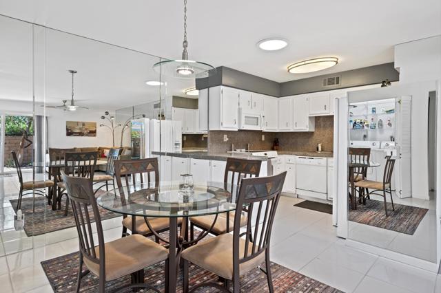 3162 Sunflower N Loop, Palm Springs CA: https://media.crmls.org/mediaz/b98312b1-d1fa-4c78-9857-d1dfba292bbc.jpg