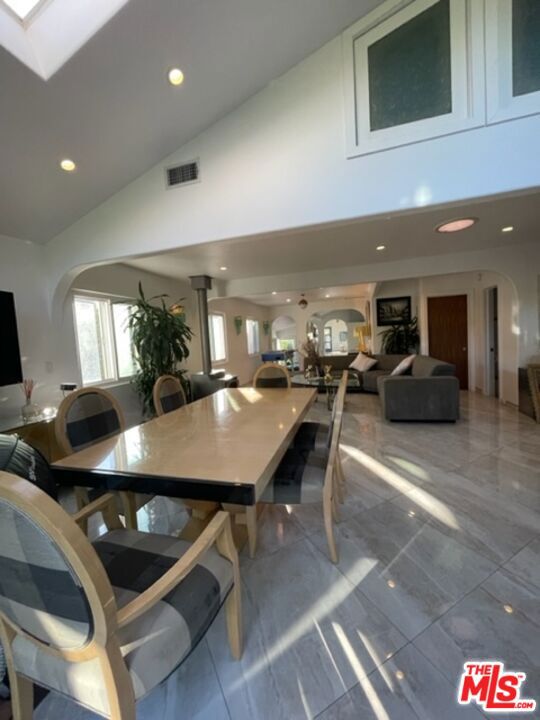 425 Sunridge Street, Playa del Rey CA: https://media.crmls.org/mediaz/b9831aa2-1193-472e-b4f9-8a4d388d42bc.jpg