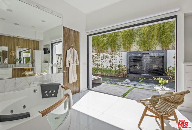 9852 San Circle, Beverly Hills CA: https://media.crmls.org/mediaz/b98418b9-fc2a-4cc0-adb9-351ed3b4531f.jpg