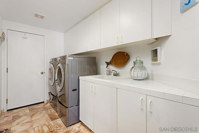 3708 Southridge, Oceanside CA: https://media.crmls.org/mediaz/b9844686-cad1-4151-92e3-59db574f03a0.jpg